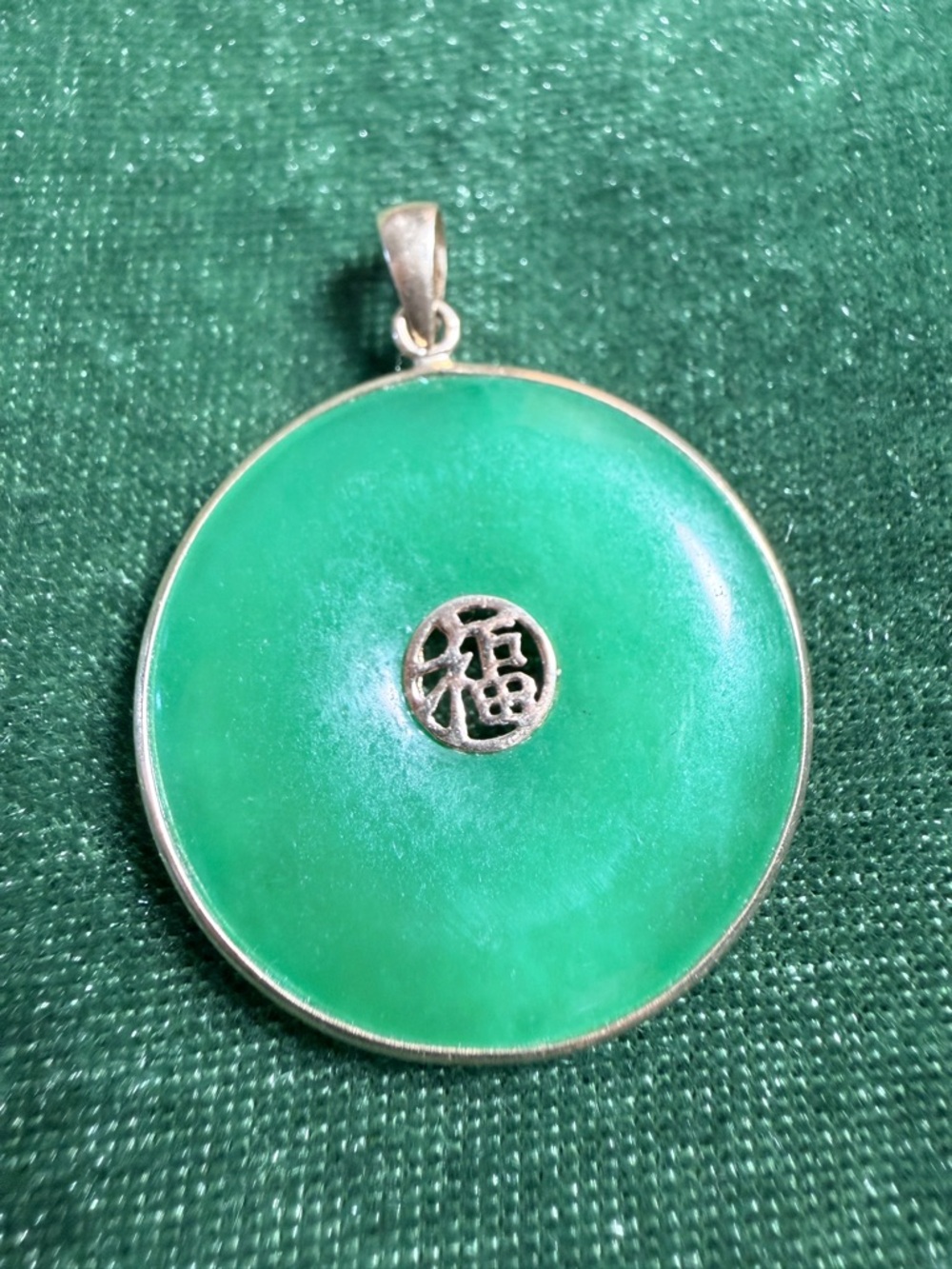 Green Natural Jade Pendant in 14k Gold - Elegant Women’s Jewelry 💎 - Picture 2 of 5